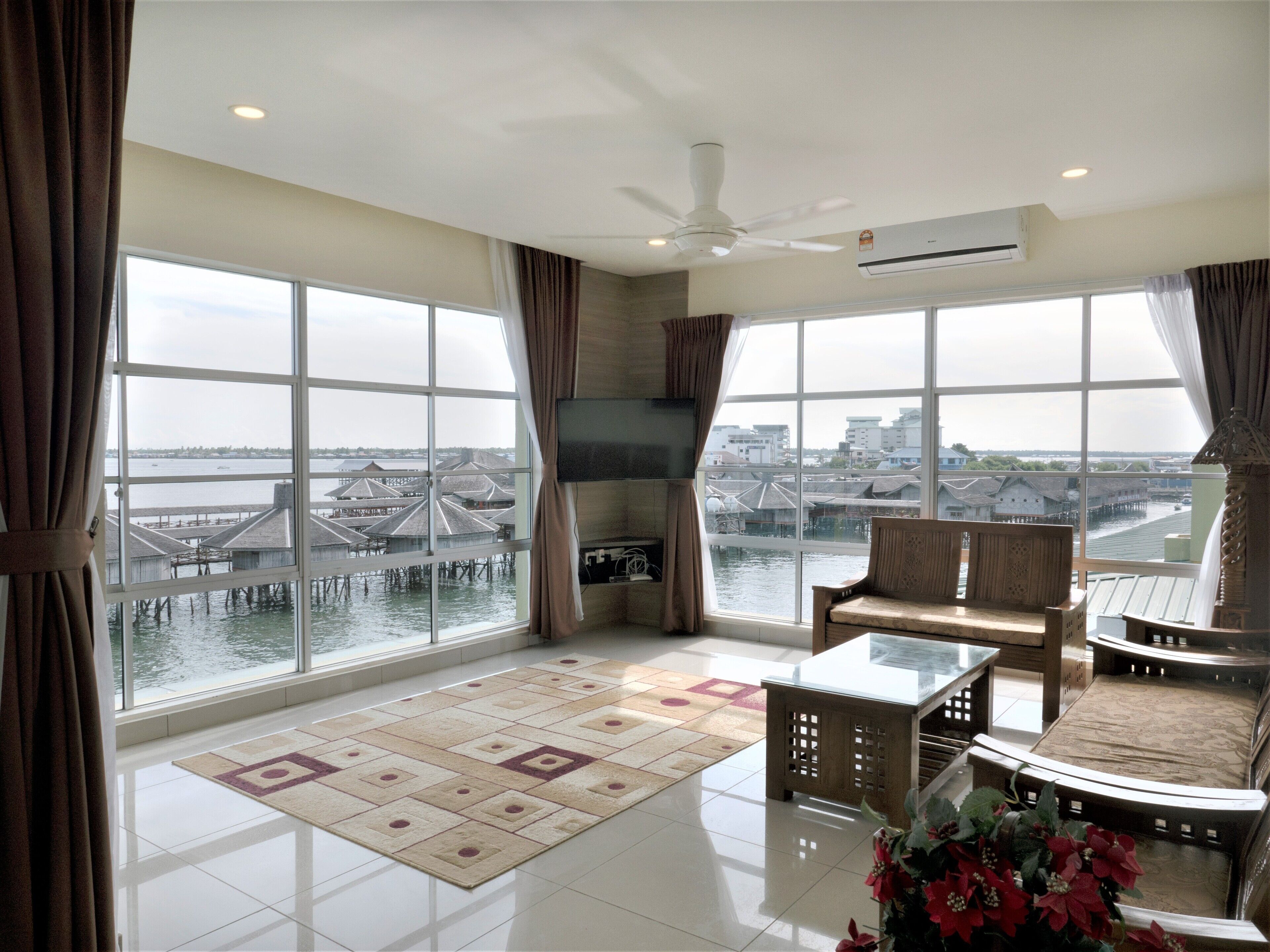 Superior Apartment | Living area | Flat-screen TV