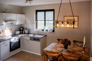 Køleskab, ovn, opvaskemaskine, kaffe-/temaskine