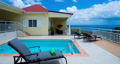 Bonjour with 2 bedroom with far ocean and hill view