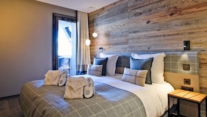 4 bedrooms, WiFi (free), bed sheets