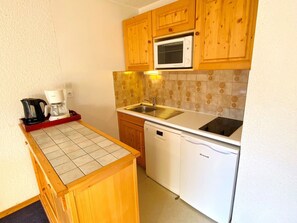 Refrigerador, horno, parrilla de estufa y lavavajillas 