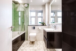 Apartment (2 Bedrooms) | Badezimmer