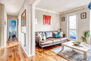 Hallway - Stunning and Warm Home in Wandsworth by Underthedoormat (London)