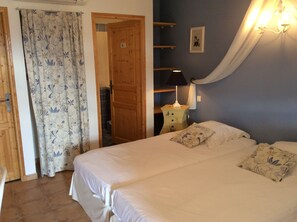 3 bedrooms, iron/ironing board, travel crib, free WiFi