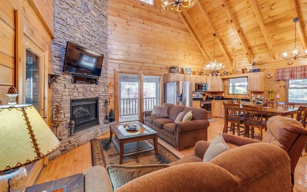 TV, fireplace, video games - Enchanted Forest - Seasonal Mountain Views, Community Pool & Hot Tub (Sevierville)