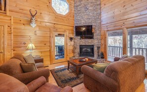 TV, fireplace, video games - Enchanted Forest - Seasonal Mountain Views, Community Pool & Hot Tub (Sevierville)
