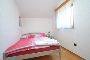 2 chambres, fer et planche à repasser, accès Internet, draps fournis