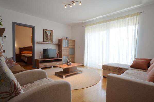 TV - Emma Apartment with balcony (Rovinj)