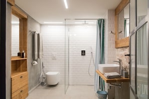 Douche, serviettes fournies