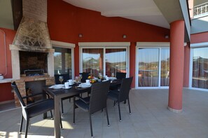 Outdoor dining - Casa Rubino with private pool (Rovinj)