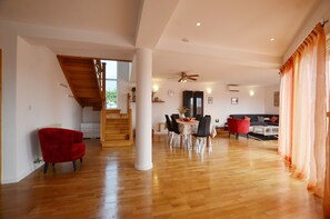 TV - Casa Rubino with private pool (Rovinj)