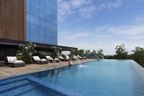 Outdoor pool - Hyatt Place Bharuch (Bharuch)