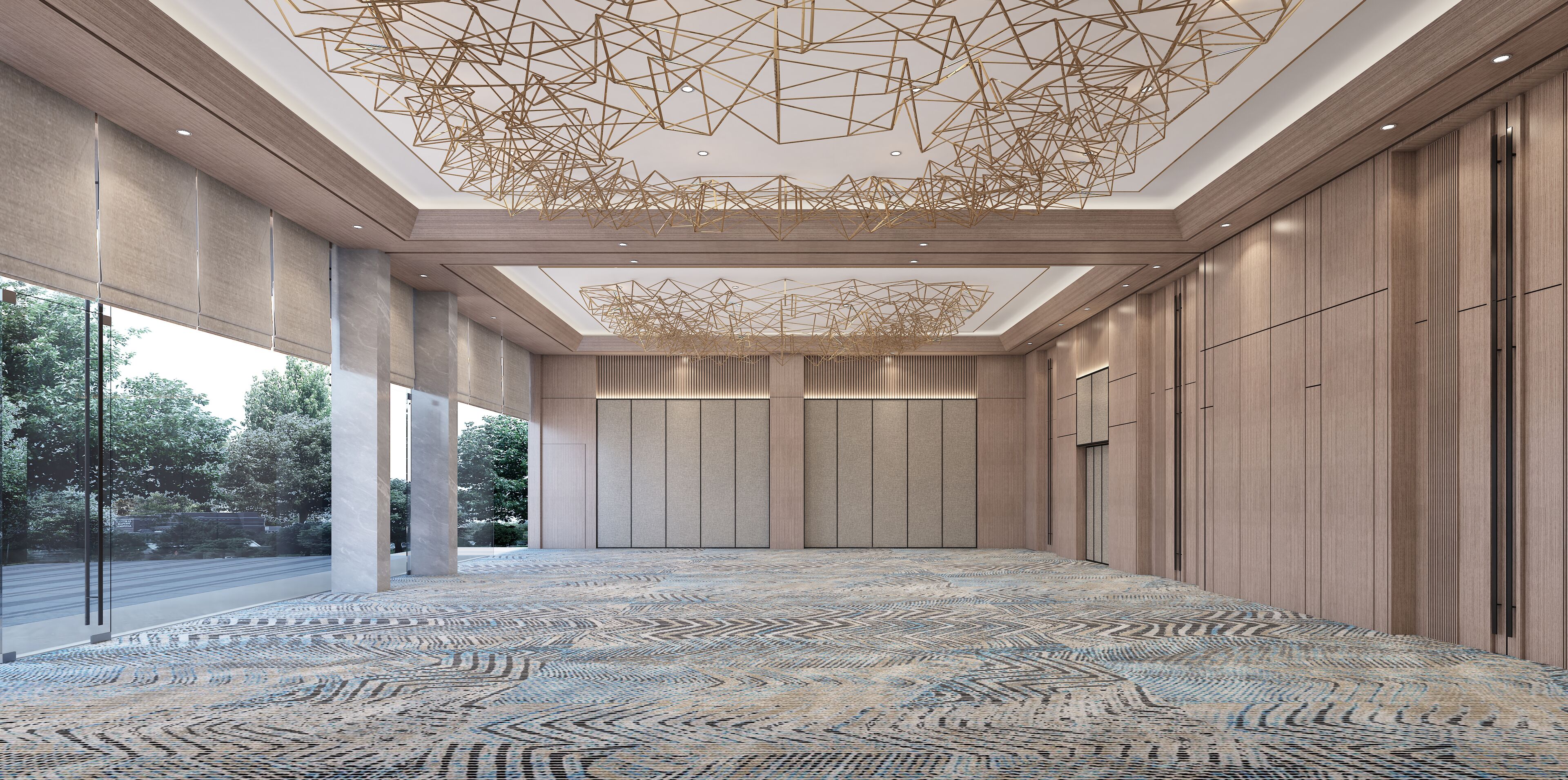 Un amplio vestíbulo de hotel con alfombra estampada, ventanas grandes y un diseño geométrico en el techo.