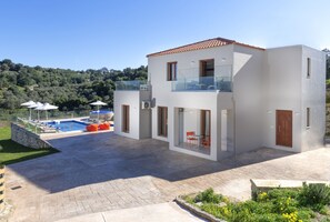 Exterior - Etesians Villa, Heated Pool & Spa Whirlpool, BBQ (Rethymno)