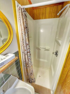 Bathroom - 11 Cute 1Br Acadia Cottage Open Hearth Inn (Trenton)