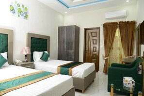 Deluxe Triple Room - Hotel Deluxe Johar Town Lahore (Lahore)