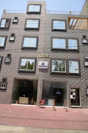 Exterior - Hotel Deluxe Johar Town Lahore (Lahore)
