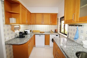 Réfrigérateur, four, plaque de cuisson, lave-vaisselle