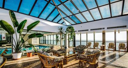 Oceanfront Studio for up to 3, indoor and outdoor pool!