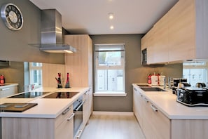 公寓 (2 Bedrooms) | 私人厨房 | 大冰箱、微波炉、烤箱、炉灶
