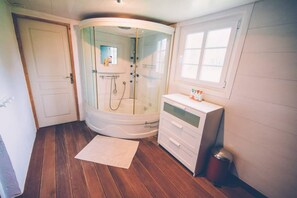 Combined shower/tub, hair dryer, towels, soap - Fermette Les Ormes - Cottage 8 people in Merlimont village (Merlimont)