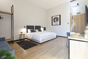 Minibar, desk, soundproofing, free WiFi