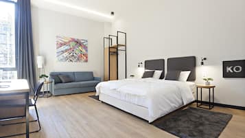 Minibar, escritorio, sistema de insonorización y wifi gratis