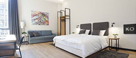 Minibar, escritorio, sistema de insonorización y wifi gratis