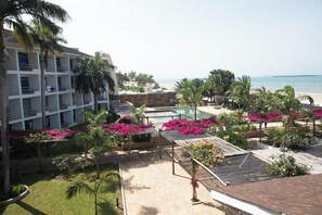 On the beach, white sand - Giraffe Beach Hotel (Dar es Salaam)