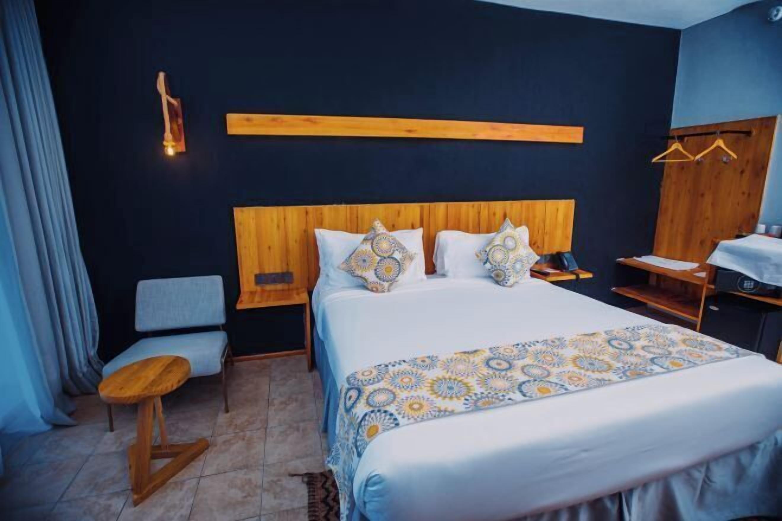 Caja fuerte, cunas gratuitas, wifi gratis y ropa de cama