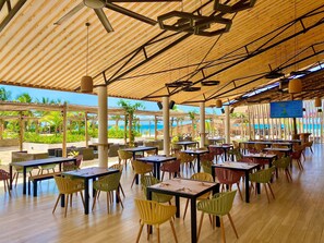 Restaurant - Giraffe Beach Hotel (Dar es Salaam)
