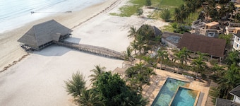Giraffe Beach Hotel