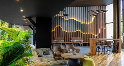 Giraffe Beach Hotel