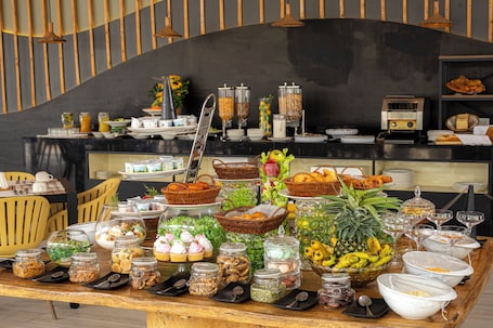 Food and drink. Giraffe Beach Hotel
