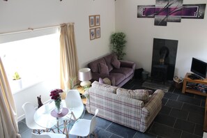 2 bedrooms, travel cot, bed sheets - Anfodd Countryside Retreats (Whitland)