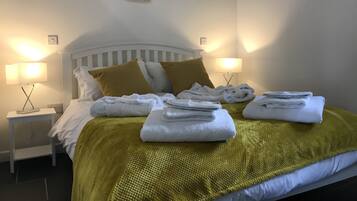 Cottage, 2 Bedrooms | 2 bedrooms, travel crib, bed sheets