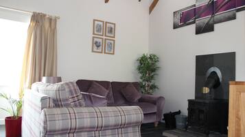 2 عدّة غرف نوم وسرير سفر وملاءات أسرّة