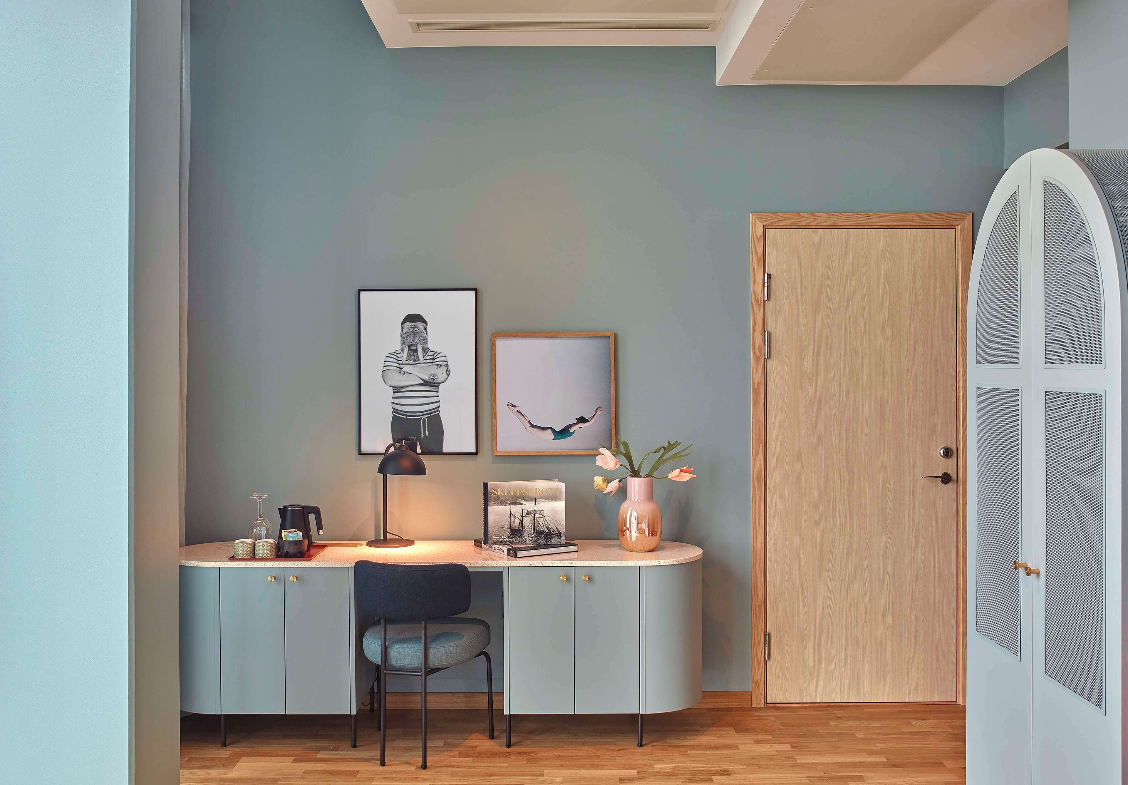 junior suite, 2 single beds | 1 bedroom, desk, iron/ironing board, free wifi