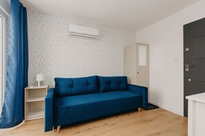 Comfort Studio Suite | Hypo-allergenic bedding, iron/ironing board, travel crib, free WiFi - ShortStayPoland Panska (Warsaw)
