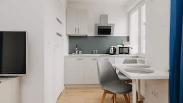 Suíte estúdio conforto | Cozinha privada | Geladeira, micro-ondas, cooktop, chaleira elétrica