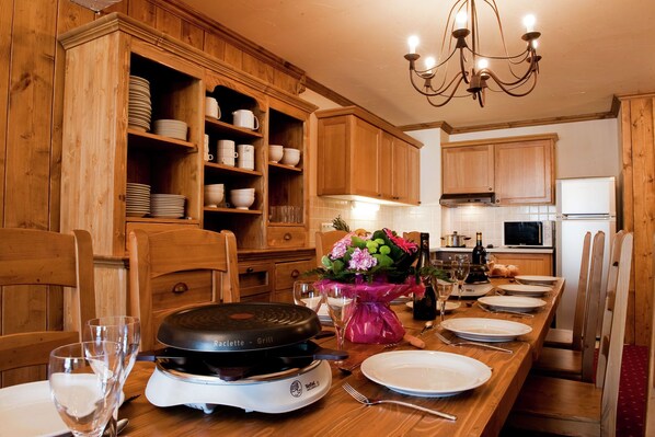 Dining - Spacious Chalet w/ Sauna (Montvalezan - La Rosiere)