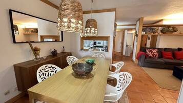 Apartament | Zona de menjador de l'habitació