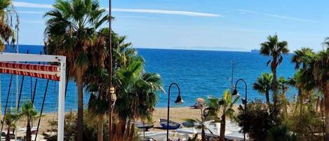 Una spiaggia nelle vicinanze