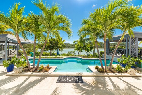 Water front, with amazing elevated views, pool, flamingoes, private and quiet