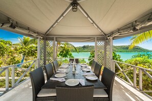 屋外ダイニングエリア