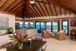 Televisión, libros y estéreo 