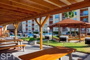 Condo, 2 Bedrooms | Outdoor dining