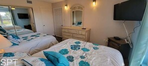 Condo, 2 phòng ngủ | 2 phòng ngủ, bàn ủi/dụng cụ ủi quần áo