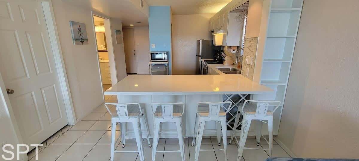 Condo, 2 Bedrooms | Private kitchen | Fridge, oven, coffee/tea maker, toaster
