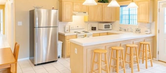 Ground Floor Duplex 1/2 block to Beach BBQ ok 2 Bedroom Home by RedAwning